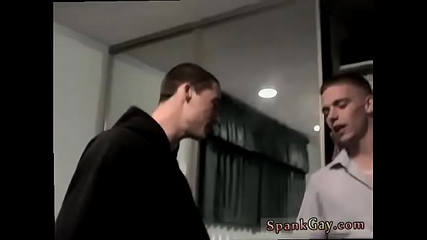 Profesor azotando a twinks gays película gratis ¡Una orgía de azotes para chicos!