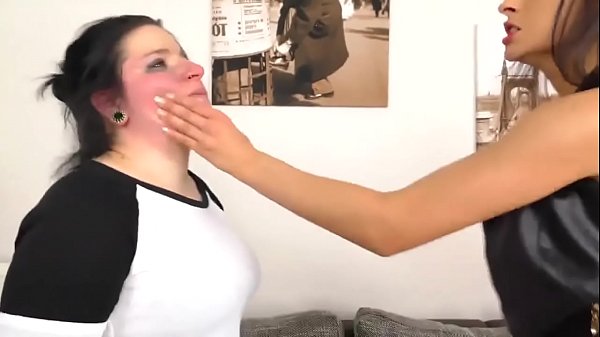 Dominazione estrema con schiaffi e sputi