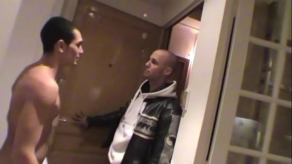 2 französische Polizisten für 2 französische Schlampen - 2 französische Polizisten für 2 französische Schlampen