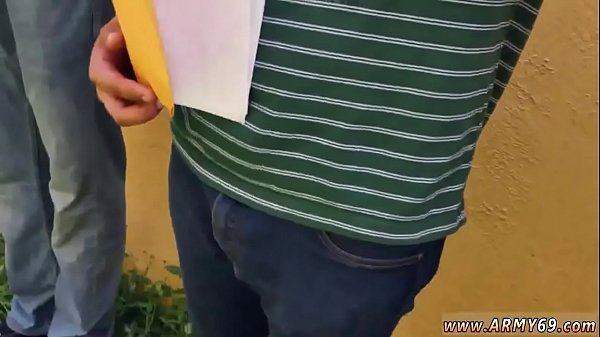 Un homme noir expose du porno gay et des fesses sexy Oui Drill Sergeant !