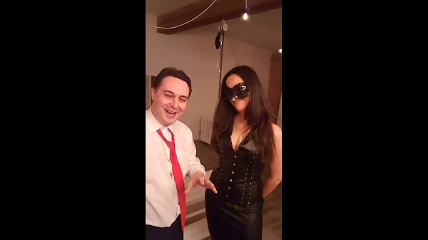 La principessa Marx stringe e schiaffeggia le palle di Andrea Diprè#039_