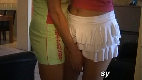 STRAP-ON-DILDO ZWISCHEN FREUNDINNEN