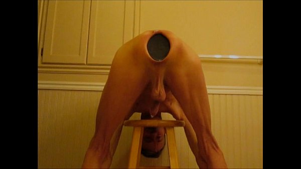 Ano enorme e plug anale gigante