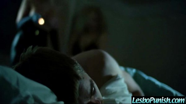 (Aruba Chessie) Une fille lesbienne sexy se fait punir par un jouet sexuel par Mean Lez video-15