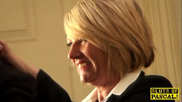 Britische reife Frau wird hart von Maledoms Schwanz gepflügt