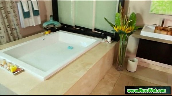 Sexy japanische Masseurin gibt Sexmassage 05