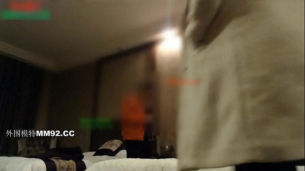 Recomendado para chorros de sangre. Real selfie 26, alrededor de 1996, una compañera de belleza de la escuela salió a cantar. Después de divertirse, fueron a un hotel a reservar una habitación juntos. ¡Fueron follados duro hasta el final y se taparon la boca con las manos mientras aullaban como lágrimas!