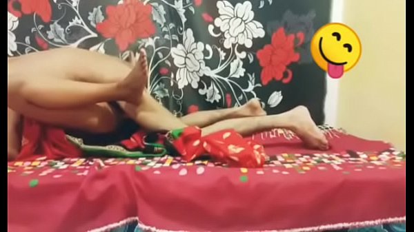 Er fickt hart eine indische Muschi mit seinem langen Schwanz, unglaubliches Stöhnen