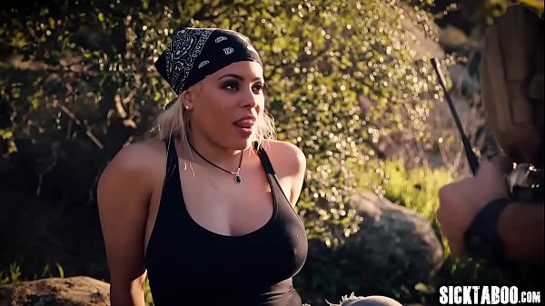 Corrupt policeman banged hot latina MILF wtih big ass