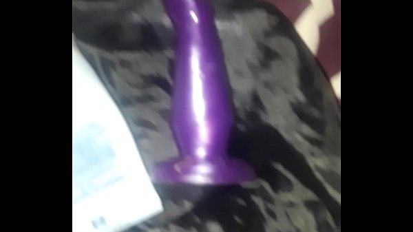 Frauchen ist wieder weg. Crossdresser-Ehemann spielt mit seinem Arsch und kommt zweimal