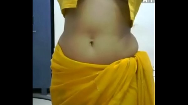 Cô gái Ấn Độ sexy nhảy những động tác khiêu dâm ngực trần và màn trình diễn ngực trong saree {myhotporn.com}