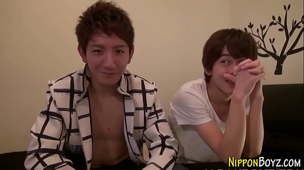 Minet japonais cogne le cul