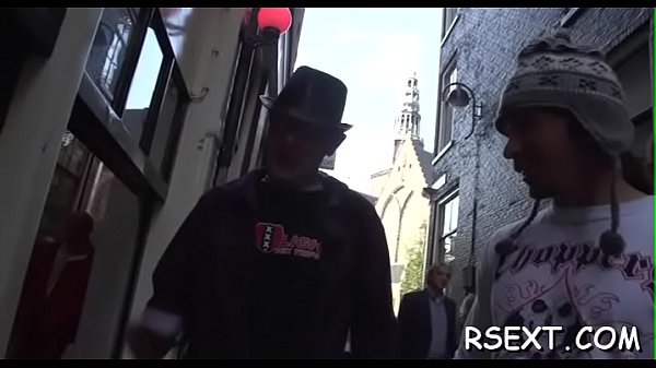 Böses Luder wird in vielen Posen geleckt, geblasen und gefickt