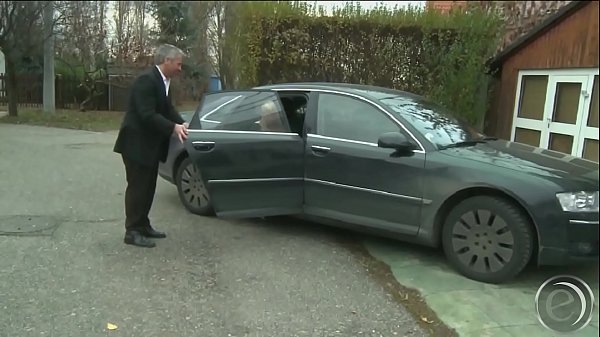 Honey zeigt dann Reinhardt. Was eine Sekretärin kann