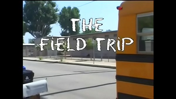 Una ragazzina sporca fa un pompino e si fa sfondare la figa rasata