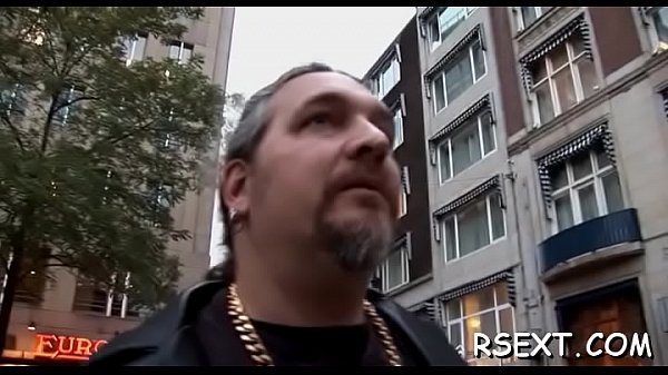 Mature hooker gets down and sucks knob before getting licked