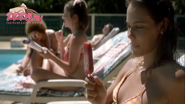 2018 Populaire Laura Neiva nue montre ses seins cerises de DesNude Movies Seson 1 Episode 8 Scène de sexe sur PPPS.TV