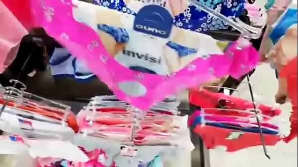 Ich bin hier, um dir zu zeigen, wie ich gerne Höschen kaufe und sie mit Squirting fülle