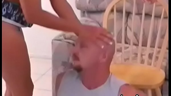 Il miele nudo adora sedersi in faccia durante il cunilingus orale