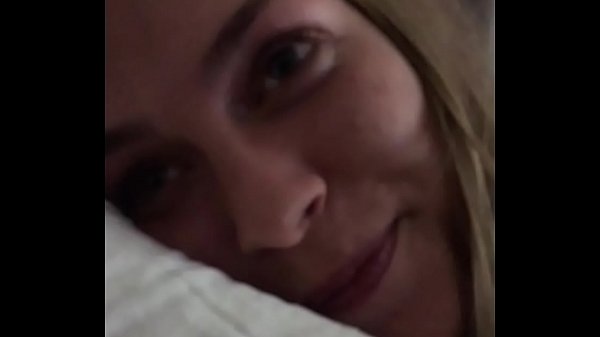 Con gái riêng thủ dâm trước mặt cha dượng của cô ấy