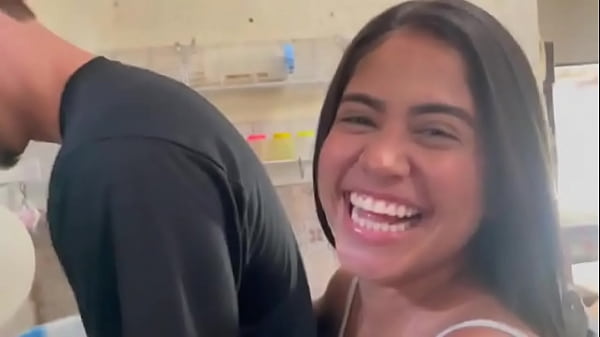 Renan Bolsonaro lava los platos para comer Cearense en la mansión_o maromba