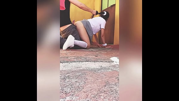 ¡ESTUDIANTES TÉCNICOS teniendo SEXO durante el recreo escolar mientras el director habla por el micrófono!