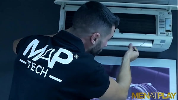 MENATPLAY Der schwule Emir Boscattoo verführt Hugo Castellano