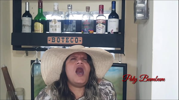 Hermosa joven se luce