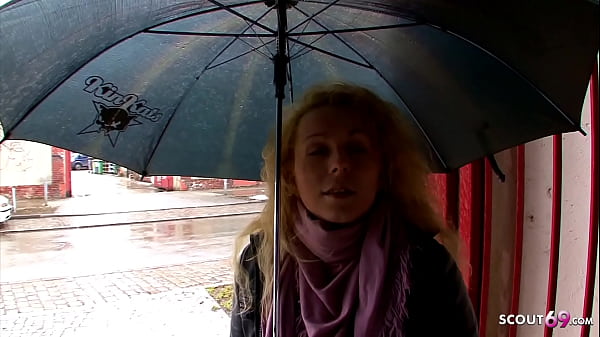 MÈRE ALLEMANDE REMORQUÉE ET BAISÉE AU CASTING DE RUE