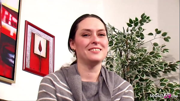 天生的德国学生第一次在镜头前为男友自慰