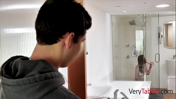 la sorellastra si riempie con un DILDO e un CAZZO DI FRATELLI - Angel Ryder