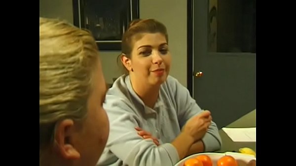 Floozie tóc đen Kathy kể chi tiết về người đồng nghiệp của cô ấy về lần hẹn hò đầu tiên với huy, người mà cô ấy đã quen biết trong Tumblr