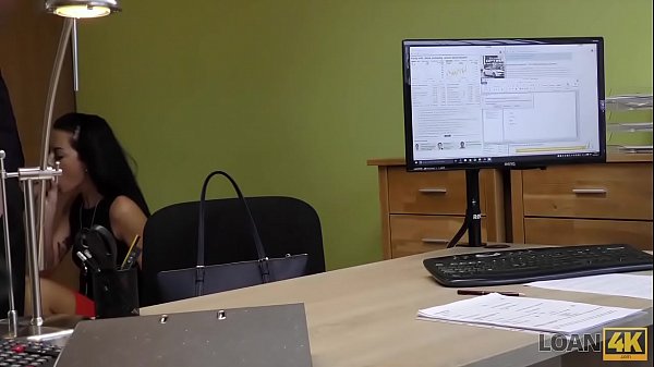 La bella teenager posa teenager