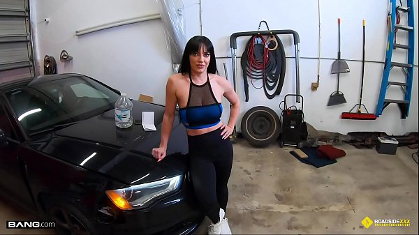 Roadside - Fit Girl Gets Her Pussy Banged By The Car Mechanic