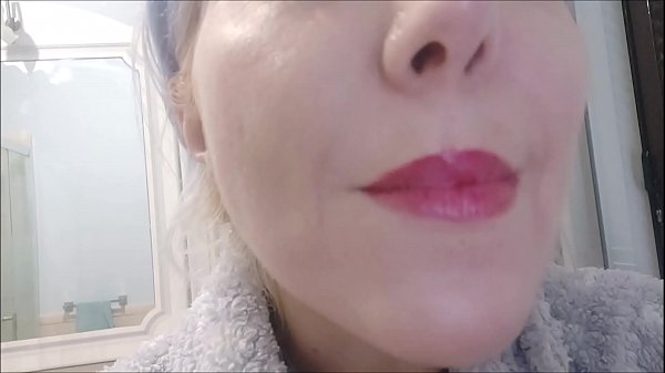 một màn nhập vai tương tác đáng kinh ngạc: một m rất hư hỏng và xì hơi.