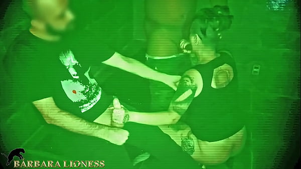 Horn mi filma mentre faccio gang bang nella stanza buia con una telecamera per la visione notturna! (Completo su ROSSO) - Prod: Universo Amador