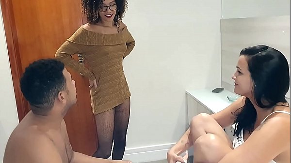 Aysla Andrade ha scommesso il culo sulla partita di poker con Leo Ogro e Lua Doidera era la croupier