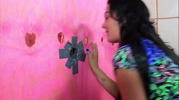 EVELIN SIN FINDS A GLORIOUS COCK IN A HOLE IN THE WALL AND DOES THE &Oacute_BVIO: SWALLOWS