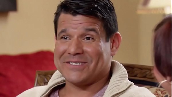 Sinnliche Stimmung in einem Raum voller perverser Swinger bei einer Softcore-Orgie.