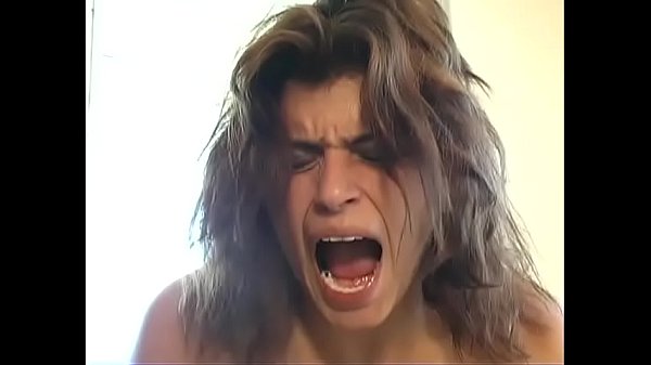 Paname&ntilde_a Sunny (Luli) – Ihr ist das Saugen zuwider und sie schließt die Augen, um nicht zu sehen, wie der dickliche Kerl sie fickt