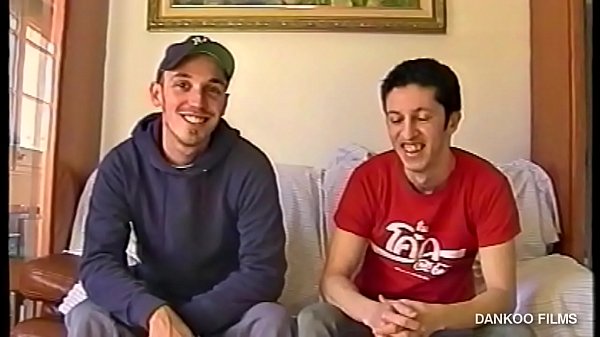 Duas crianças em apuros no primeiro casting.