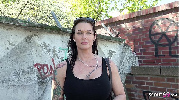 GERMAN SCOUT - MEGA TITTEN MILF JULIA ANAL BEI STREET CASTING FÜR GELD IN BERLIN GEFICKT