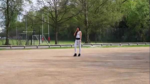 Công Cameltoe Show Off