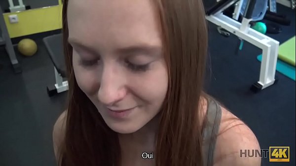 Sexy Teen Girl s'amuse chez l'adolescente