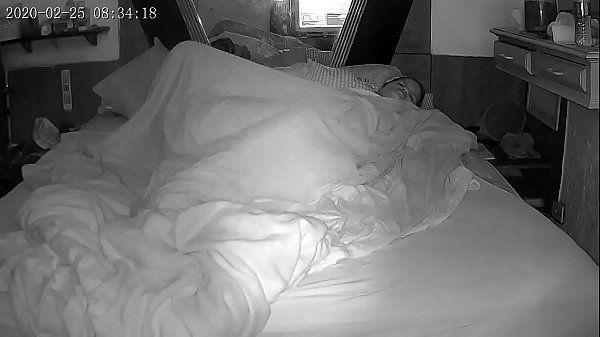 bbb er nutzte die Tatsache aus, dass sie b war. und schickte es der Blondine im Haus