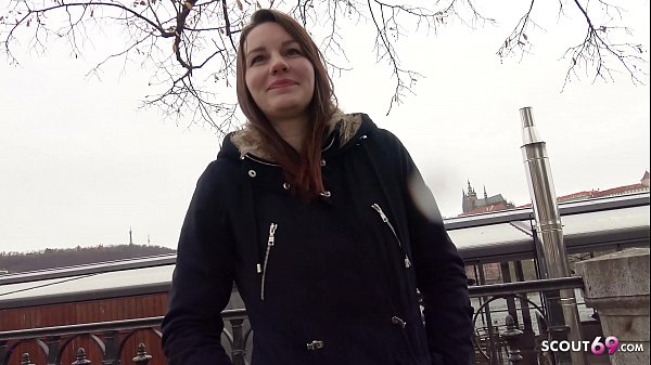 SCOUT ALLEMAND - ELENA, UNE ADOLESCENTE NATUREL MIGNONNE, BAISE AU CASTING DE MODÈLES