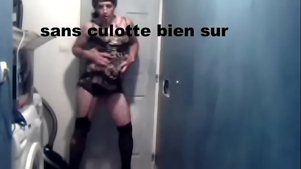 clara en manque de bite s'_envoie une bouteille