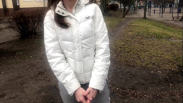 Fremder für Geld gelutscht und gefickt. Russischer Amateur. Mit Reden