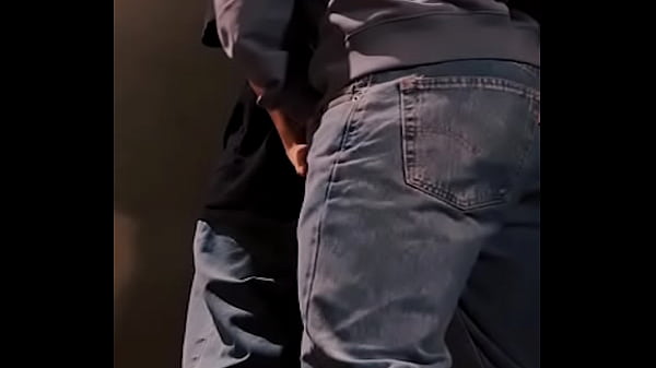 Studente universitario atletico con un culo perfetto mi scopa senza preservativo per soldi per pagare l'affitto