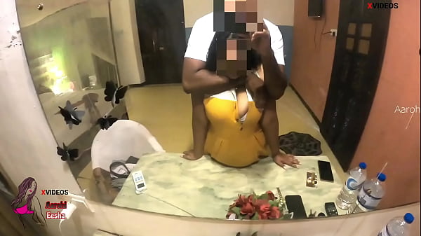 Un employé chaud est allé chez son patron et a rencontré la femme sexy de son patron, il ne peut pas résister à son charme et commence à lui baiser la chatte. Femme infidèle baisée par son patron. (FILM COMPLET SUR XVIDEOS RED)